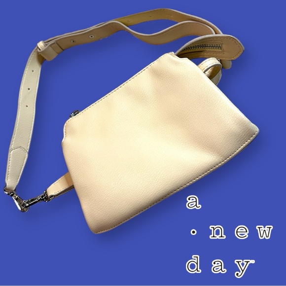 🎉HP🎉 a. new. day Belt Bag Faux Leather Petite in Creamy Yellow   One Size 👜 - Picture 2 of 9